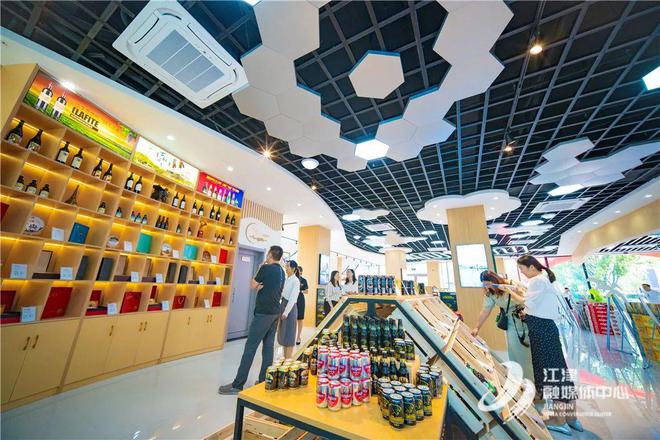 ”！江津“一带一路”商品展销中心等你来九游会j9入口登录新版家门口“嗨购全球(图2)
